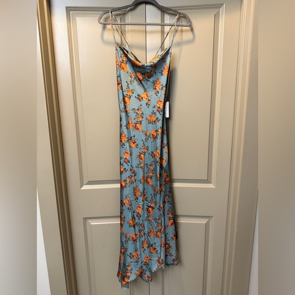 NWT ASTR The Label Gaia Floral Midi Dress. Size Medium.